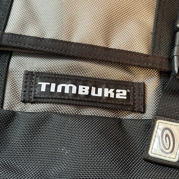 TIMBUK2 Commute Messenger Laptop Bag Unisex - Picture 2 of 8